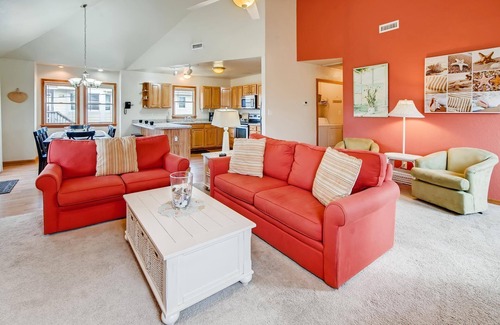 Waves House | On Special - Oceanside in Waves - Dog Friendly, Hot Tub, Game Room