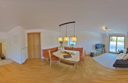 Schonbach Apartment | On-suite Deluxe App w/Breakfast Balcony - 3min to lifts & Pet friendly