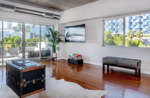 Norma Triangle House | On Sunset Blvd - 5 star retreat