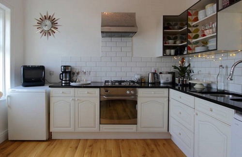 Warrenpoint Apartment | On The Beach 3 huge bedroom. Stunning Views Of Carlingford Bay