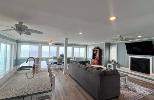 Niantic House | On the beach amazing views. welcome to your happy place!