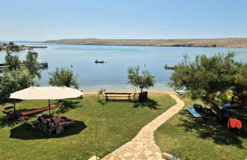 Dinjiska Apartment | On the beach apartments PAG