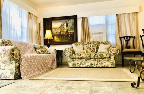 Belle Vista Apartment | On the Beach - Cozy Ground Floor Family Retreat, Patio, Yard, Beach Access
