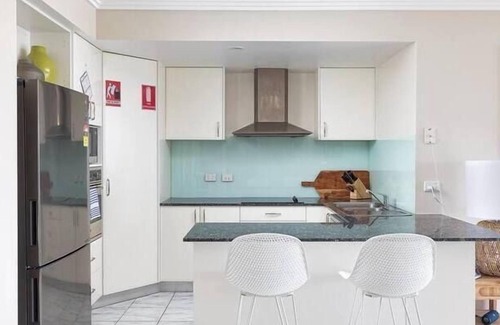 Boat Harbour Apartment | On the Beach: Family Stay, Rock Pools & Views