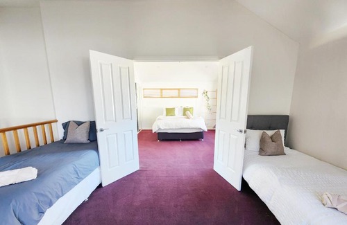 Frankston House | On The Beach, Kids & Pets Friendly