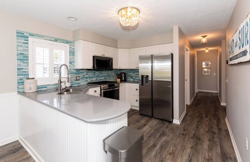 Huron House | On the Beach! Old Homestead Family Retreat
