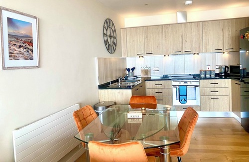 Westleigh Apartment | On The Beach! Village Located. Outstanding Sea Views from Master Bedroom Lounge