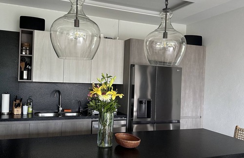 San Francisco Condo | On the beach with big pool and in town. Luxurious 5 bedrooms and 5 bathrooms.