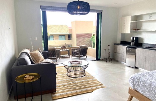San Francisco Condo | On the beach with big pool and in town. Luxurious 5 bedrooms and 5 bathrooms.