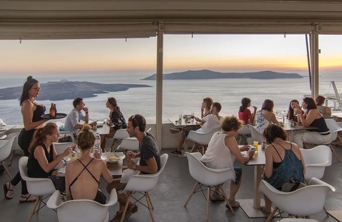 Fira Hotel | On the Cliff