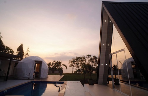 Calatagan House | On (the) Coast Caltagan - Unique Beach Resort with Swimming Pool