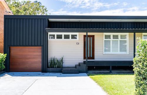Gorokan House | On The Corso - Sun-soaked Serenity with Lake Access