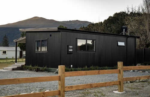 Blackball House | On The Great Walk Doorstep, Stunning Mountain View