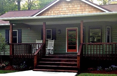 Hiawassee House | On the Hiawassee River! Sleeps 6! Only 16 miles from Helen!