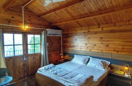 Anjanvel Hotel | On The High Ground Tourism Point