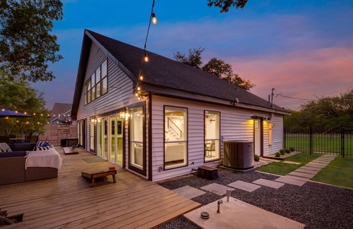 White Settlement House | On the Lake!!! Lakeside Cliff offers elegance with tons of space inside and out.