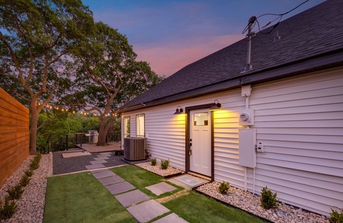 White Settlement House | On the Lake!!! Lakeside Cliff offers elegance with tons of space inside and out.