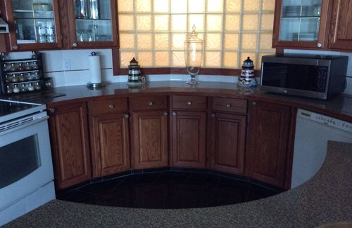 Arbour Lake Apartment | On The Lake. - Year Round Fun -Stay Somewhere Special