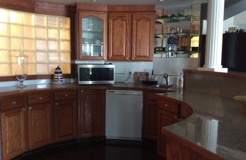 Arbour Lake Apartment | On The Lake. - Year Round Fun -Stay Somewhere Special