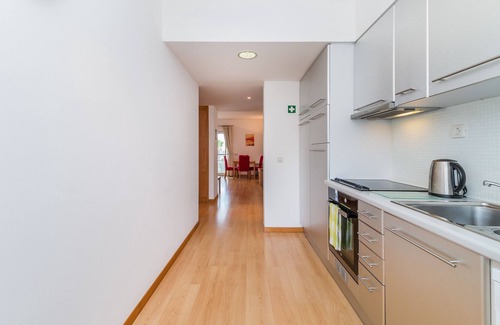Telheiro Apartment | On the Marina: City Center and Beach!