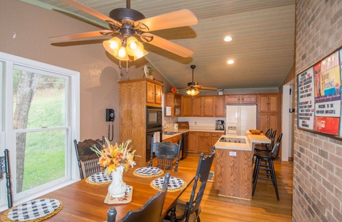 Piney Creek House | On the New River w/FIRE PIT + Foosball