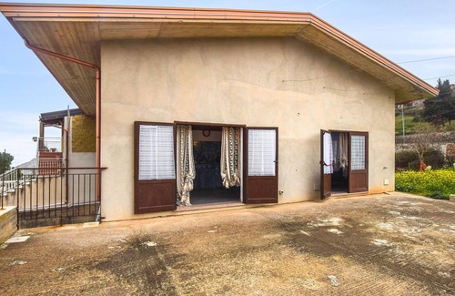 San Fratello House | On the north coast of Sicily, this creative vacation home welcomes you in San Fratello.