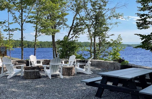 Frontenac House | On The Point-Panoramic Waterfront Cottage Rental