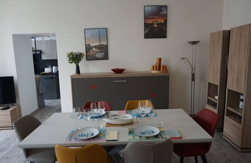 Marans Apartment | On the quays of the Sèvre 20 km from la Rochelle by weel maintened cycle pathe.