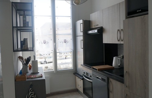 Marans Apartment | On the quays of the Sèvre 20 km from la Rochelle by weel maintened cycle pathe.