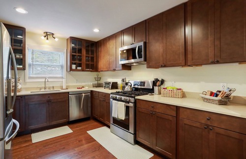 Fishers Hill House | On the river ~ hot tub ~ serene river views ~ fire pit