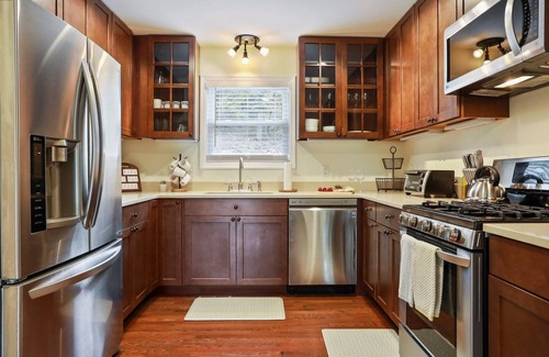 Fishers Hill House | On the river ~ hot tub ~ serene river views ~ fire pit