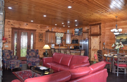 Sevierville Cabin | ✨On the River, Play in Tunnels or Relax in the Swim Spa✨