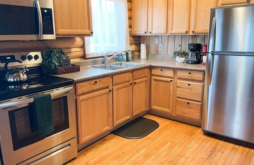 South Fork Cabin | On the river! Private patio. 2 large yards. Dog friendly. Book now for summer!