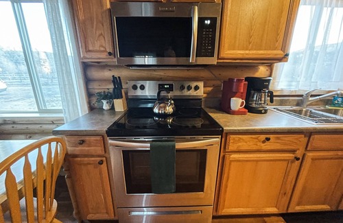 South Fork Cabin | On the river! Private patio. 2 large yards. Dog friendly. Book now for summer!