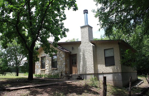 Hunt House | On the river with great fishing, swimming, canoeing and hiking up a 250' hillnn