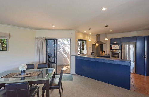 Nelson House | On The Rocks - Modern Waterfront Villa
