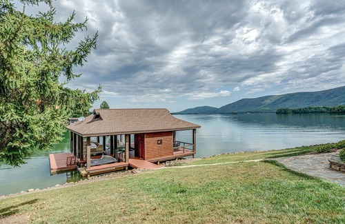 Penhook Cabin | On The Rocks SML