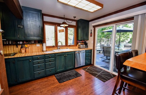 Glencoe Cabin | ON THE SHORES OF LAKEMONT PINES LAKE W/POOL TABLE, KAYAKS AND CANOE PET FRIENDLY