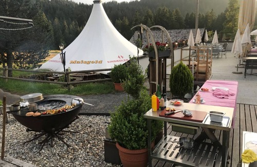Sattel House | On the ski slope. Vacation home Mostel Lux up to 13 adults 2 babies