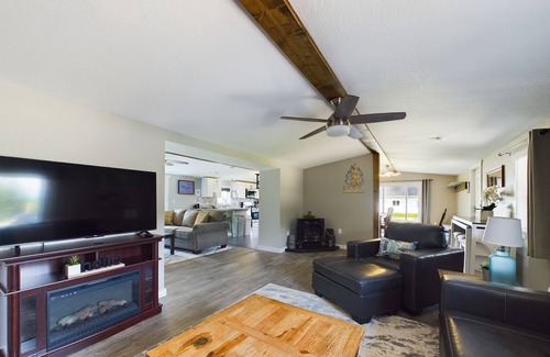 Shingleton House | ON THE TRAIL! Newly remodeled, Happy Trails Home