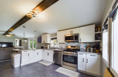 Shingleton House | ON THE TRAIL! Newly remodeled, Happy Trails Home