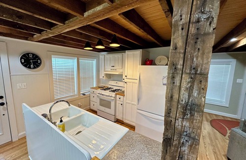 Damascus House | On The Trail