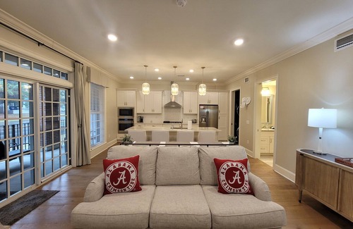 Tuscaloosa Condo | On The University Strip ~ 5 Blocks From The Stadium