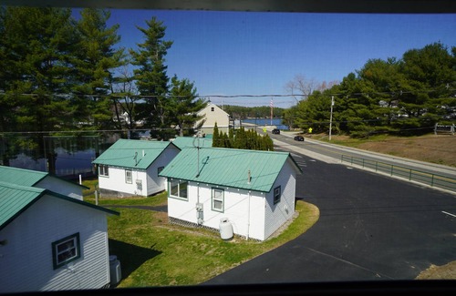 Naples House | On the water, 35' DOCK SPACE! CENTER OF NAPLES! Access to Sebago and Long Lakes