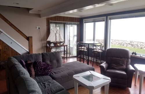 Amherstburg House | On The Water's Edge Room to roam on the lakefront