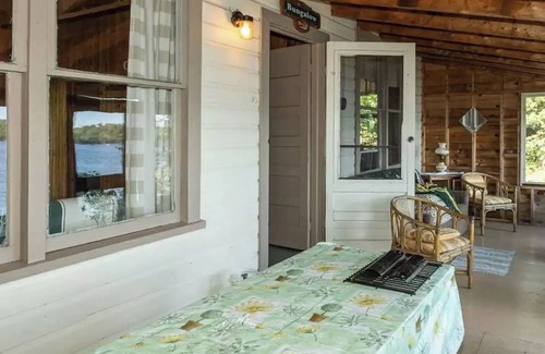 Magnetawan Cottage | On the waters edge of Lake Cecebe Tranquility above Muskoka at Rockwynn Cottages