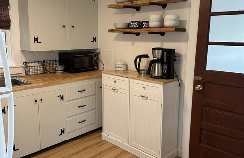 Eastham Cottage | On Town Cove with salt water access! Kayaks and paddle board available for use!