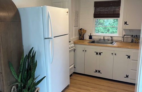 Eastham Cottage | On Town Cove with salt water access! Kayaks and paddle board available for use!