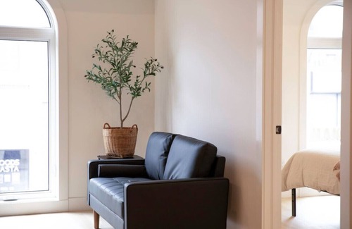 Woodstock Apartment | On Trend - The Charlotte - King