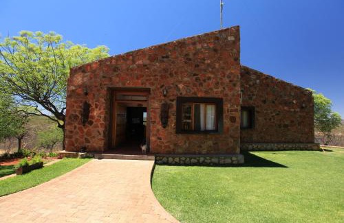 Okaukuejo Cabin | Onduri Lodge